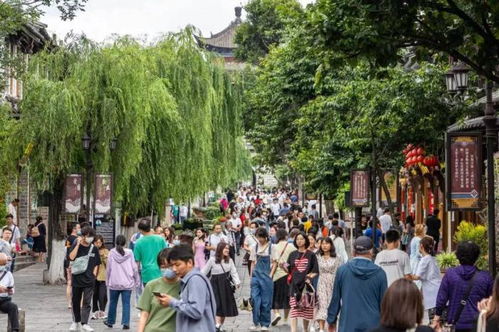 还闷在家里？这些旅游景点都要爆了，旅行社服务网点旅游招揽正当时